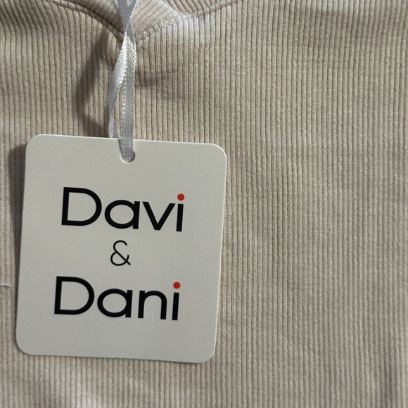 NWT Davi & Dani top. - Picture 6 of 8